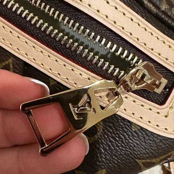 Louis Vuitton High Rise Bumbag - Picture 3 of 13
